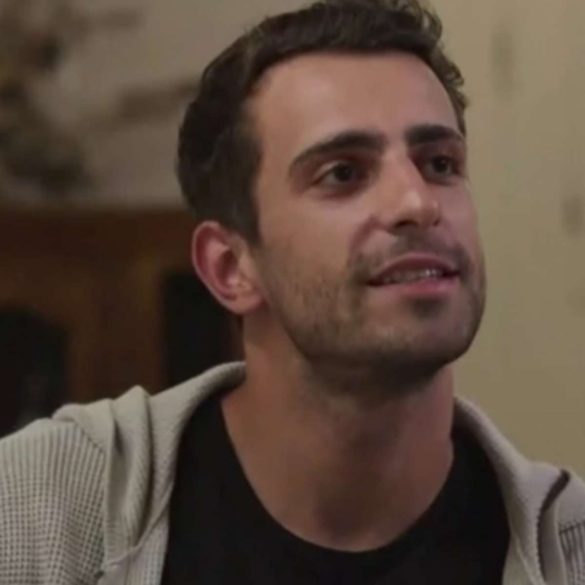 Η Γη της Ελιάς-Αλέξης-