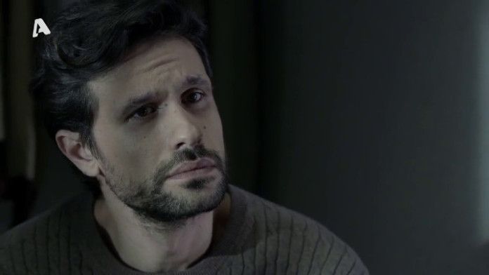 Σασμός: Ο Αστέρης γονατίζει στα πόδια της γιαγιάς Ειρήνης