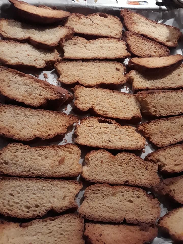 φρυγανιές-από-το-τσουρέκι-που-περίσσεψε-