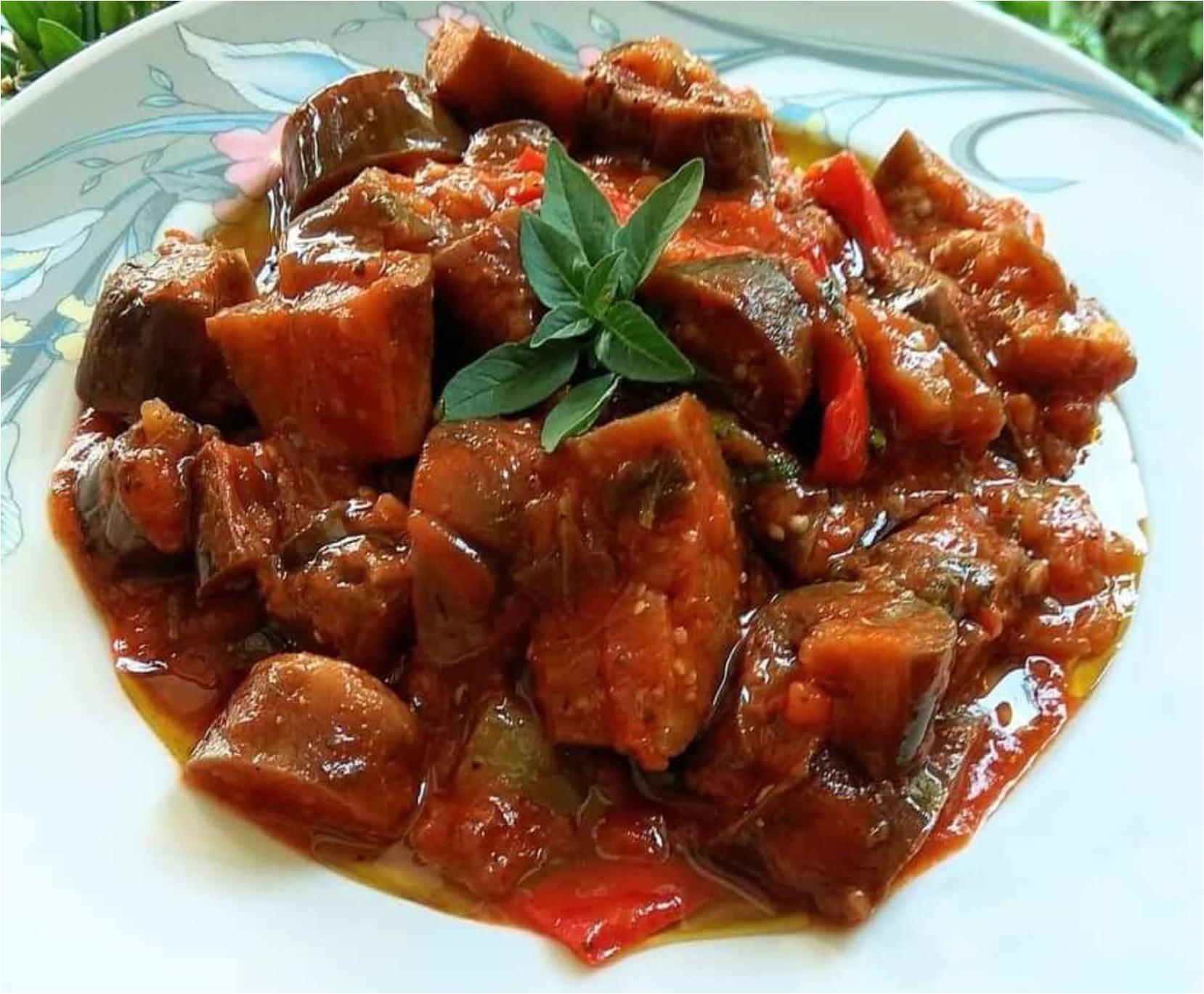 Μελιτζάνες με πιπεριές γιαχνί