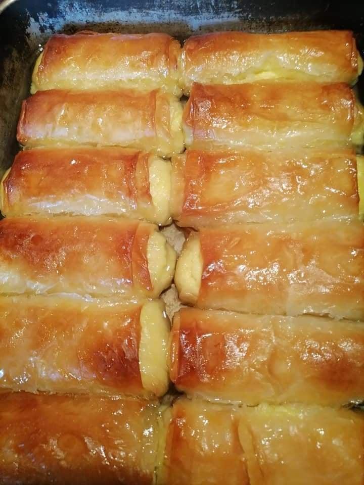 Ρολά - γαλακτομπούρεκο-