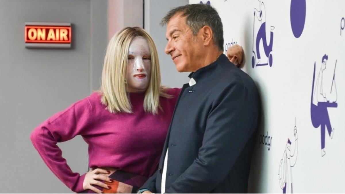 Ιωάννα Παλιοσπύρου: Δείχνει το πρόσωπο της και περιγράφει τις σοκαριστικές στιγμές της επίθεσης με το βιτριόλι