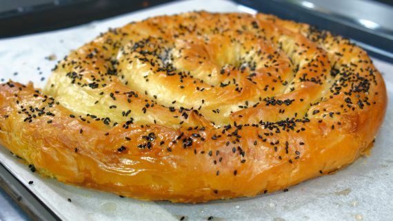 στριφτή -τυρόπιτα- με- φύλλο- κρούστας- στριφτή -τυρόπιτα- με- φύλλο- κρούστας-