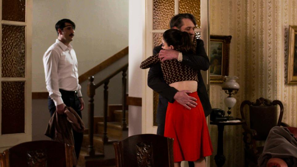 Άγριες μέλισσες: Ο Ακύλας εκφοβίζει Κορίνα και Μελέτη