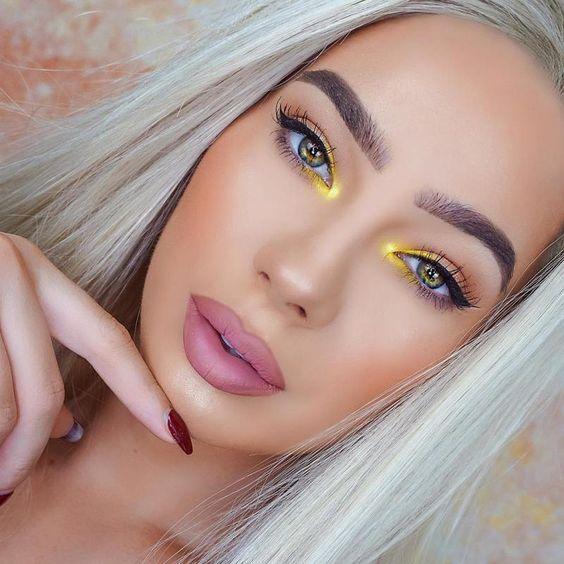 κίτρινη-και-μπεζ-σκιά-στα-μάτια-το-Καλοκαίρι 2022-ιδέες- κίτρινη-και-μπεζ-σκιά-στα-μάτια-το-Καλοκαίρι 2022-ιδέες-