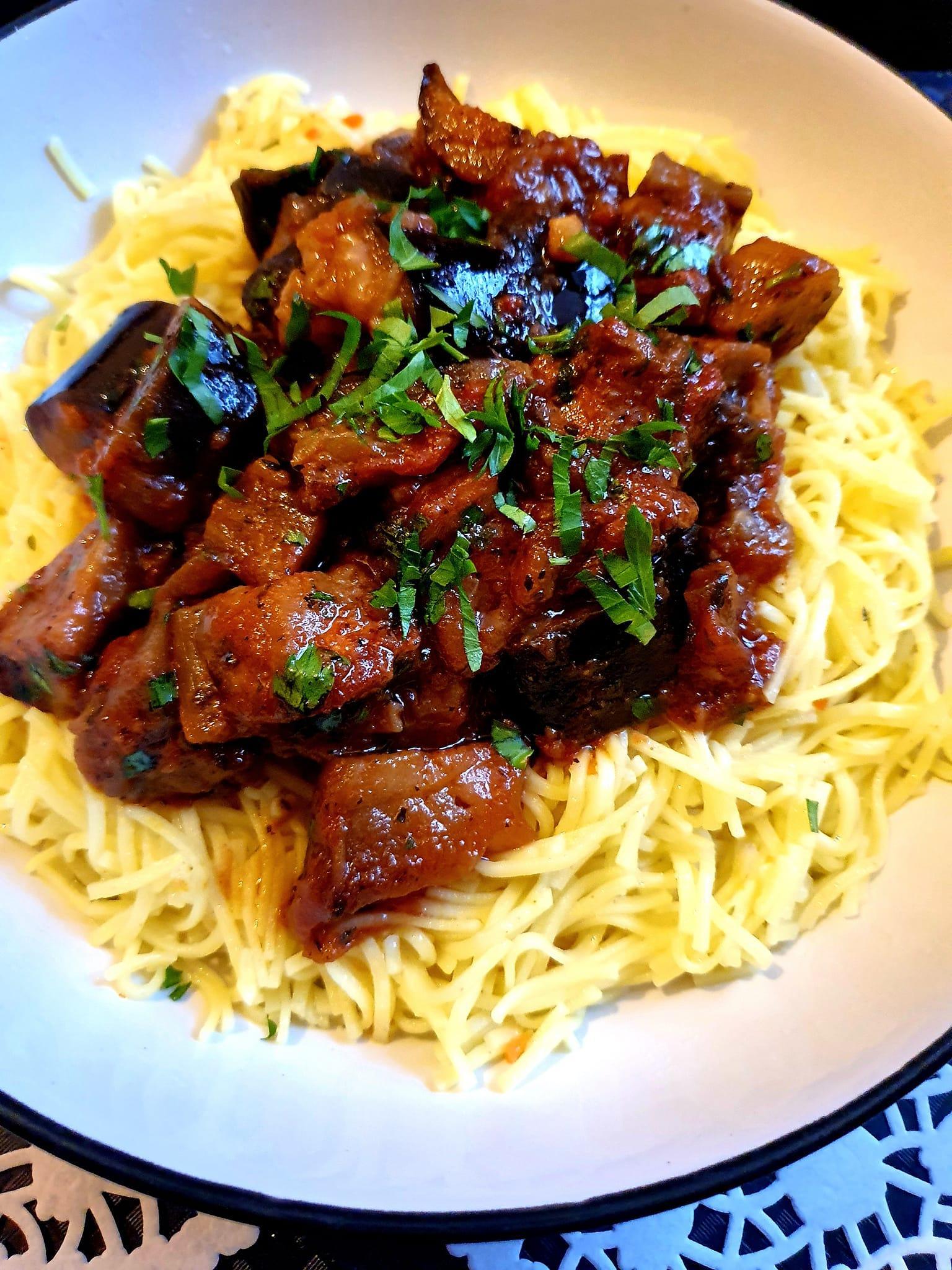 συνταγή-για-noodles-με-μελιτζάνες-