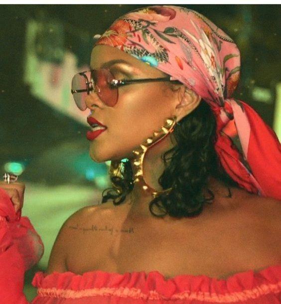 γυαλιά ηλίου-με-κόκκινο-φακό-Rihanna-ιδέες-