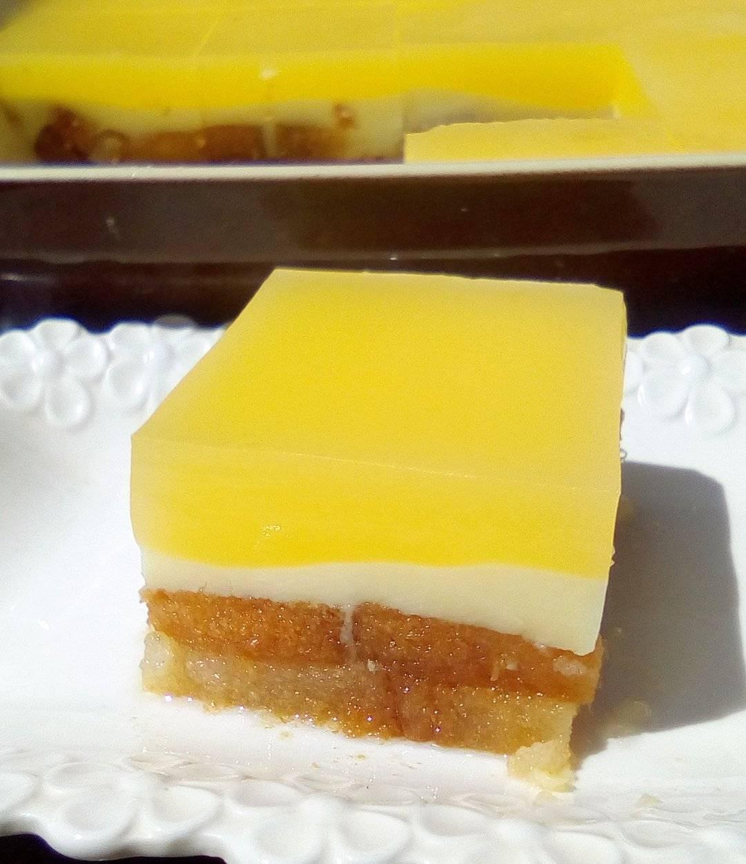 Γλυκό ψυγείου με φρυγανιές κρέμα-πορτοκάλι