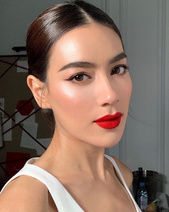 ιδέες-για-μακιγιάζ-με-γκλίτερ-και-highlighter-την-Άνοιξη Καλοκαίρι-