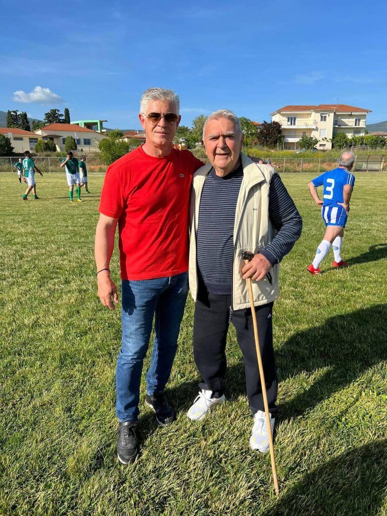 Πασχάλης Τερζής : Η πρώτη του εμφάνιση με μπαστούνι