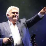 Πασχάλης Τερζής :  Η πρώτη του εμφάνιση με μπαστούνι