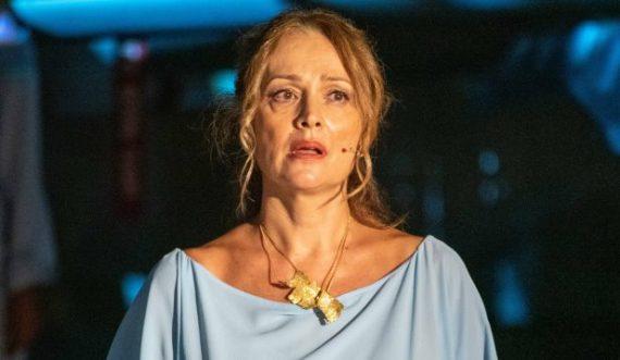 Η Γη της Ελιάς: Η Φανή απομακρύνει το παιδί από τους Βρεττάκους