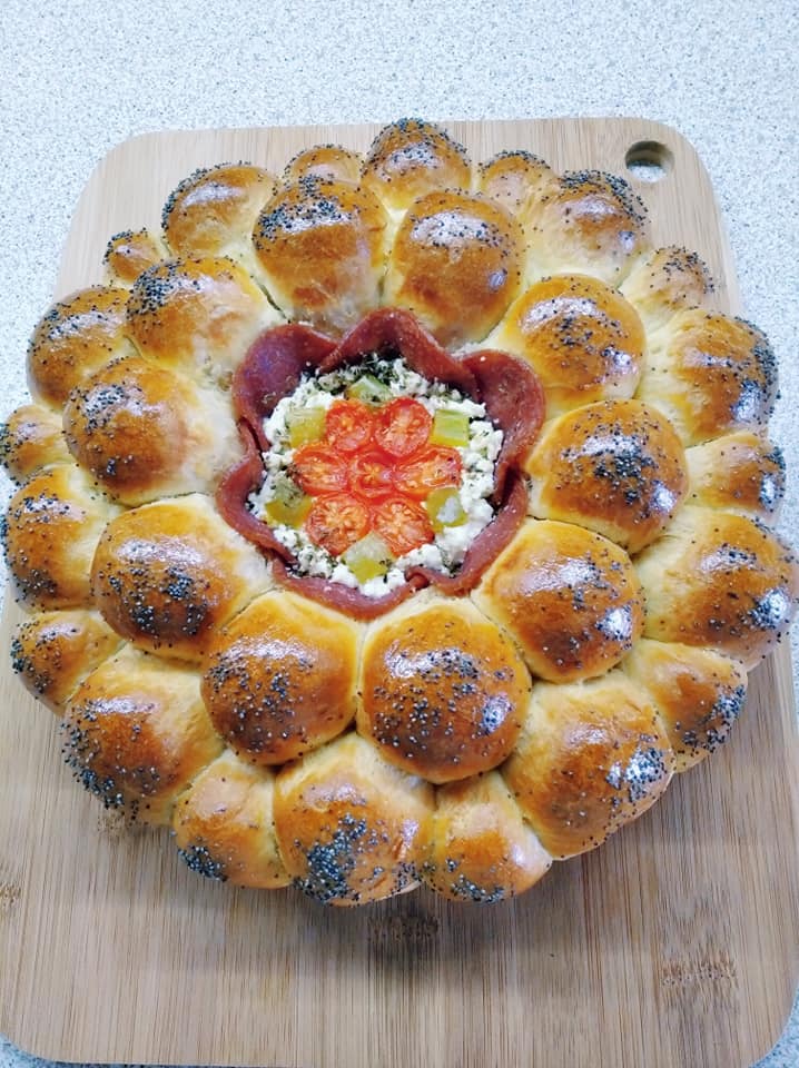 Ψωμάκια -μαργαρίτα -με -μπιουγιουρντί -στο-κέντρο- Ψωμάκια -μαργαρίτα -με -μπιουγιουρντί -στο-κέντρο-