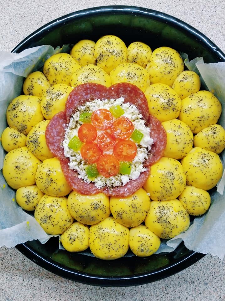 Ψωμάκια -μαργαρίτα -με -μπιουγιουρντί -στο-κέντρο- Ψωμάκια -μαργαρίτα -με -μπιουγιουρντί -στο-κέντρο-