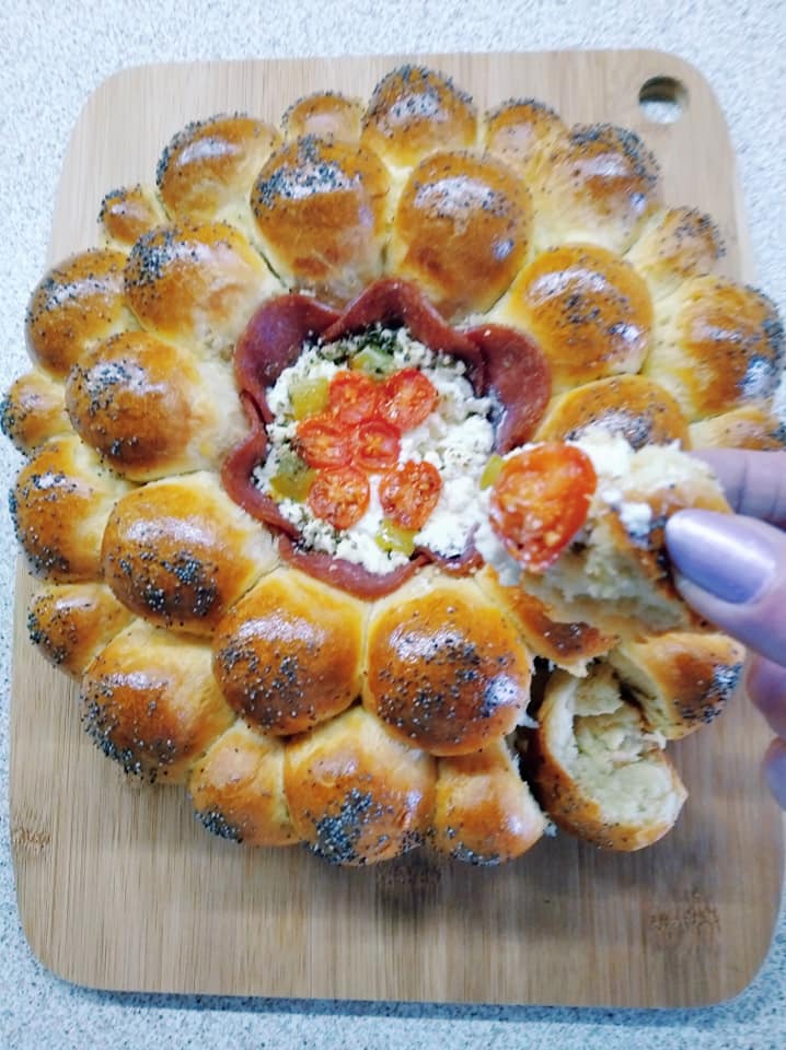 Ψωμάκια -μαργαρίτα -με -μπιουγιουρντί -στο-κέντρο- Ψωμάκια -μαργαρίτα -με -μπιουγιουρντί -στο-κέντρο-