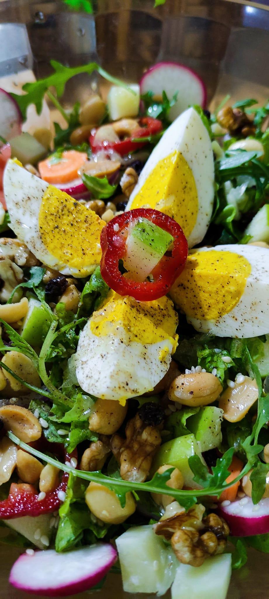 Πολυσάλατα -με -αυγά-