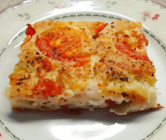 10-καλοκαιρινές-πίτες-τυρόπιτα-χωρίς-φύλλο-με-ντομάτα-και-πιπεριές