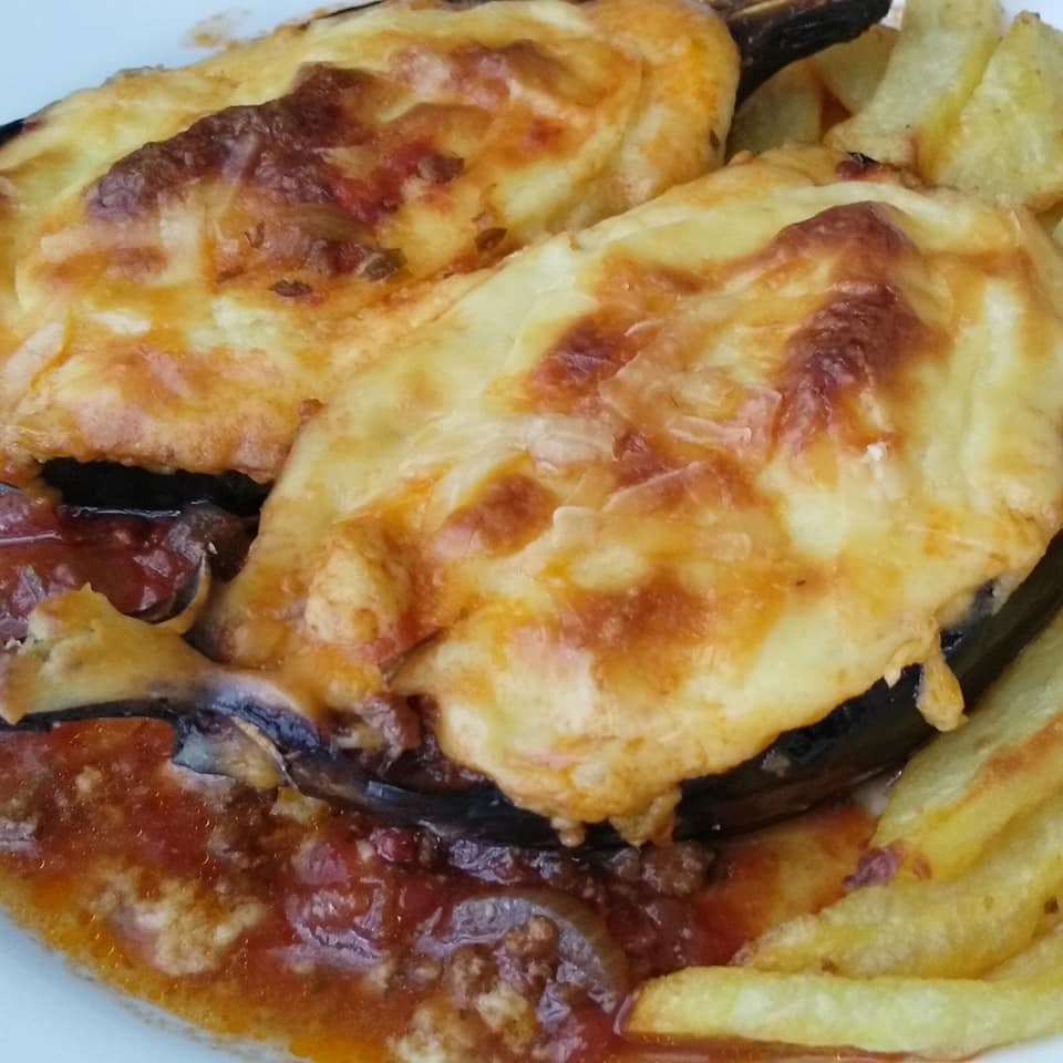 30-ελληνικές-παραδοσιακές-συνταγές-παπουτσάκια-με-σάλτσα 30-ελληνικές-παραδοσιακές-συνταγές-παπουτσάκια-με-σάλτσα