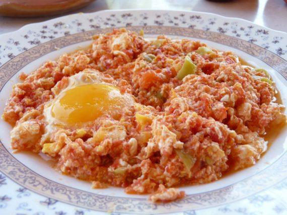 30-ελληνικές-παραδοσιακές-συνταγές-στραπατσάδα 30-ελληνικές-παραδοσιακές-συνταγές-στραπατσάδα