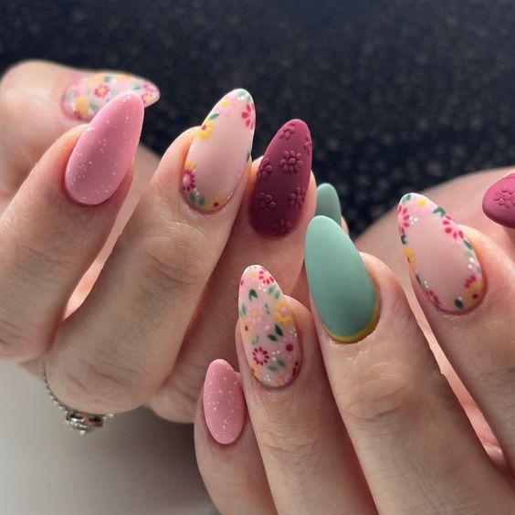 ματ-φλοράλ νύχια-για-τον-Ιούνιο-ιδέες-