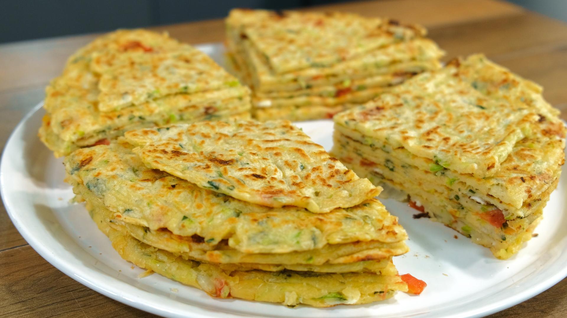 Ζύμη -για- κρέπες- με- κολοκυθάκια- και- ντομάτα-