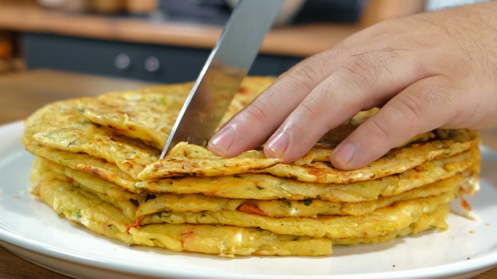 Ζύμη -για- κρέπες- με- κολοκυθάκια- και- ντομάτα-