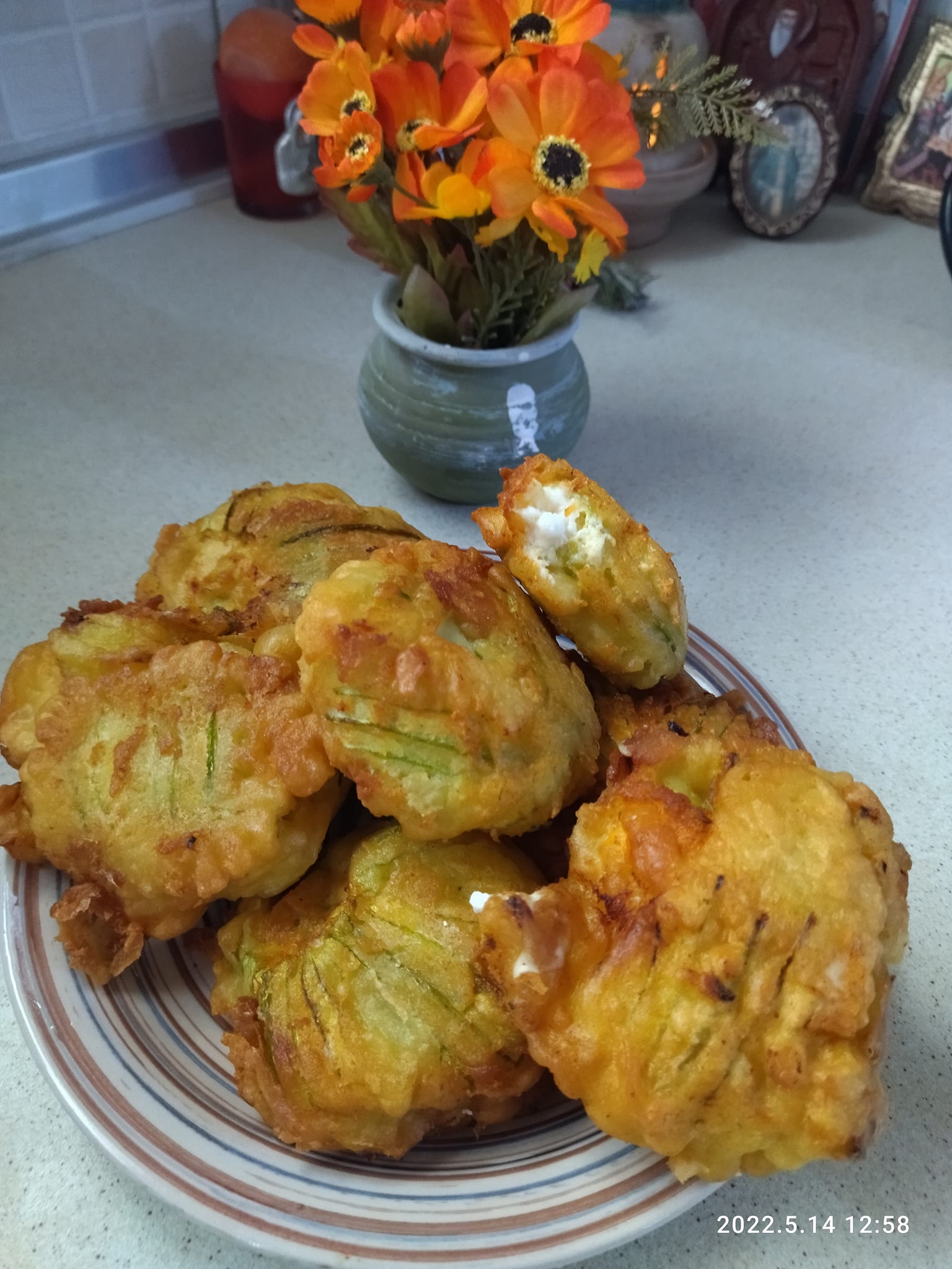 Κολοκυθοανθοί -με- κουρκούτι-γεμιστοί-με -φέτα-