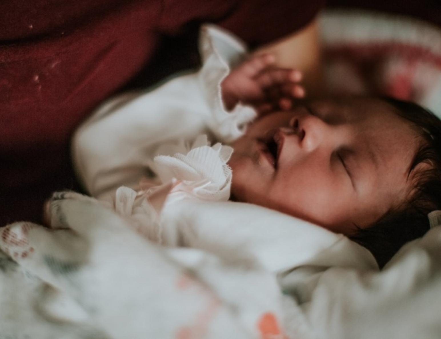 Σαράντα μέρες το μωρό στο σπίτι: Μήπως βλάπτει το παιδί;