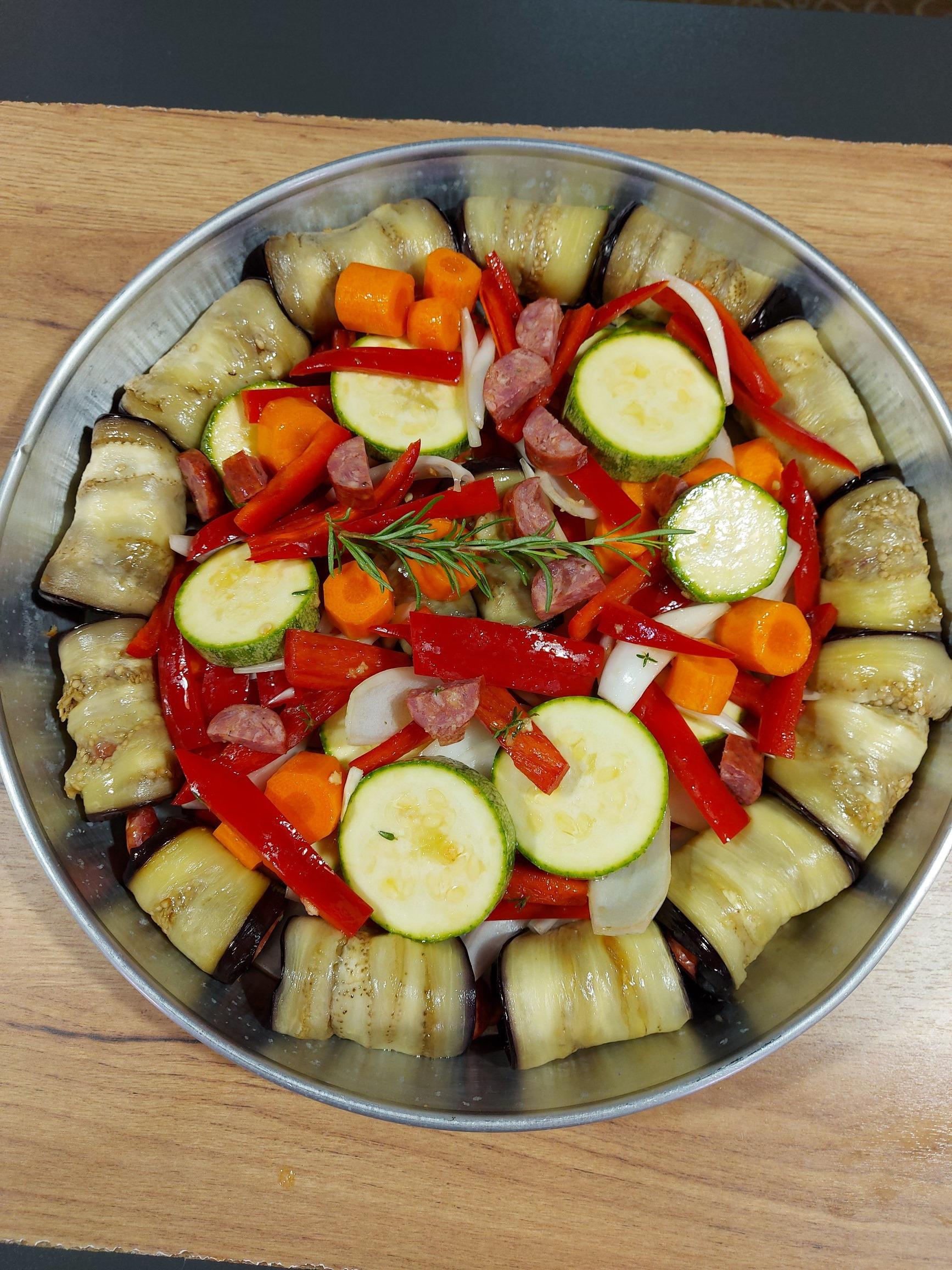 Τουρλού-με-λουκάνικα-μελιτζάνες-διάφορα-λαχανικά