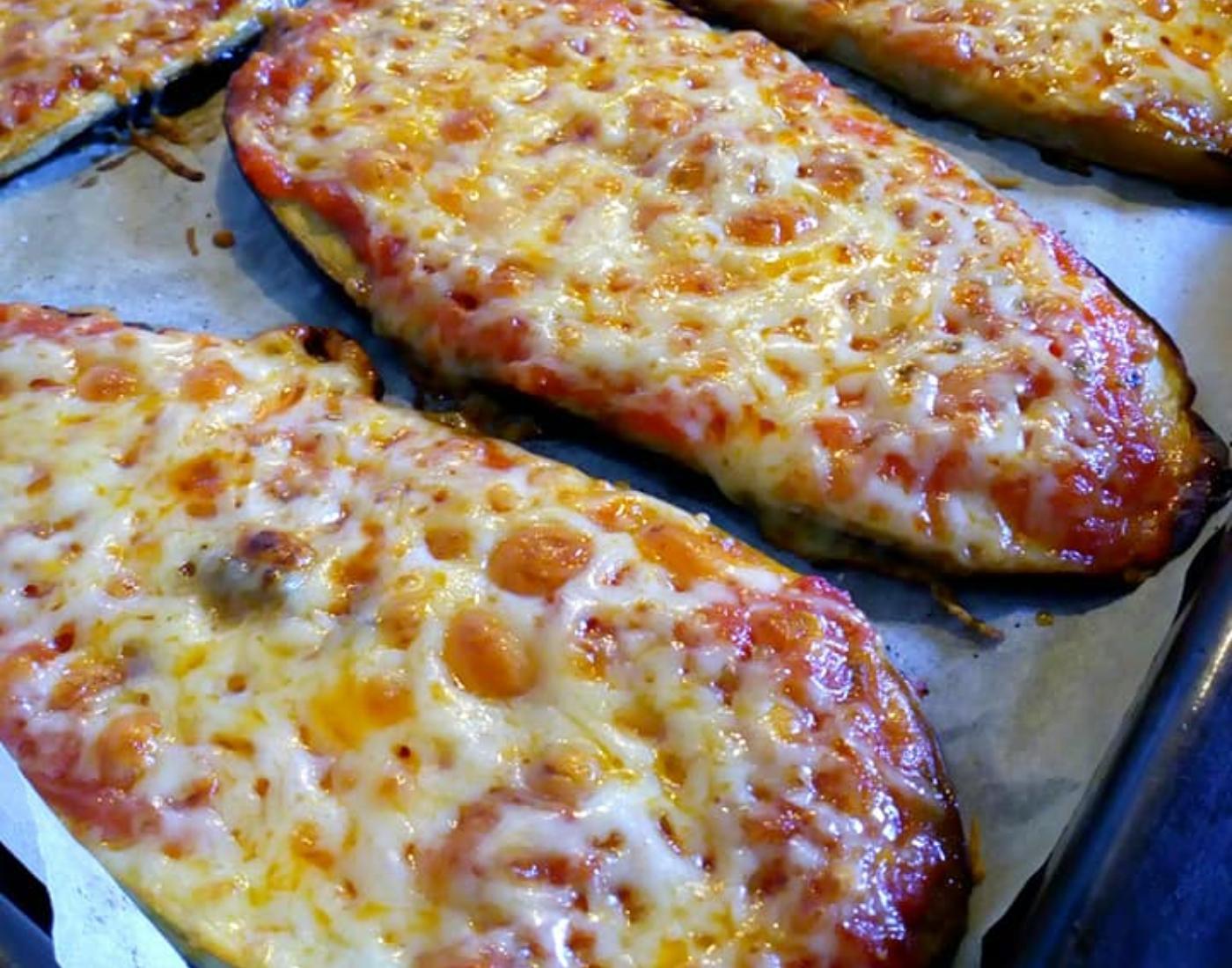 Σκορδάτες-Μελιτζάνες-με-σάλτσα-ντομάτας-και-τυρί Σκορδάτες-Μελιτζάνες-με-σάλτσα-ντομάτας-και-τυρί