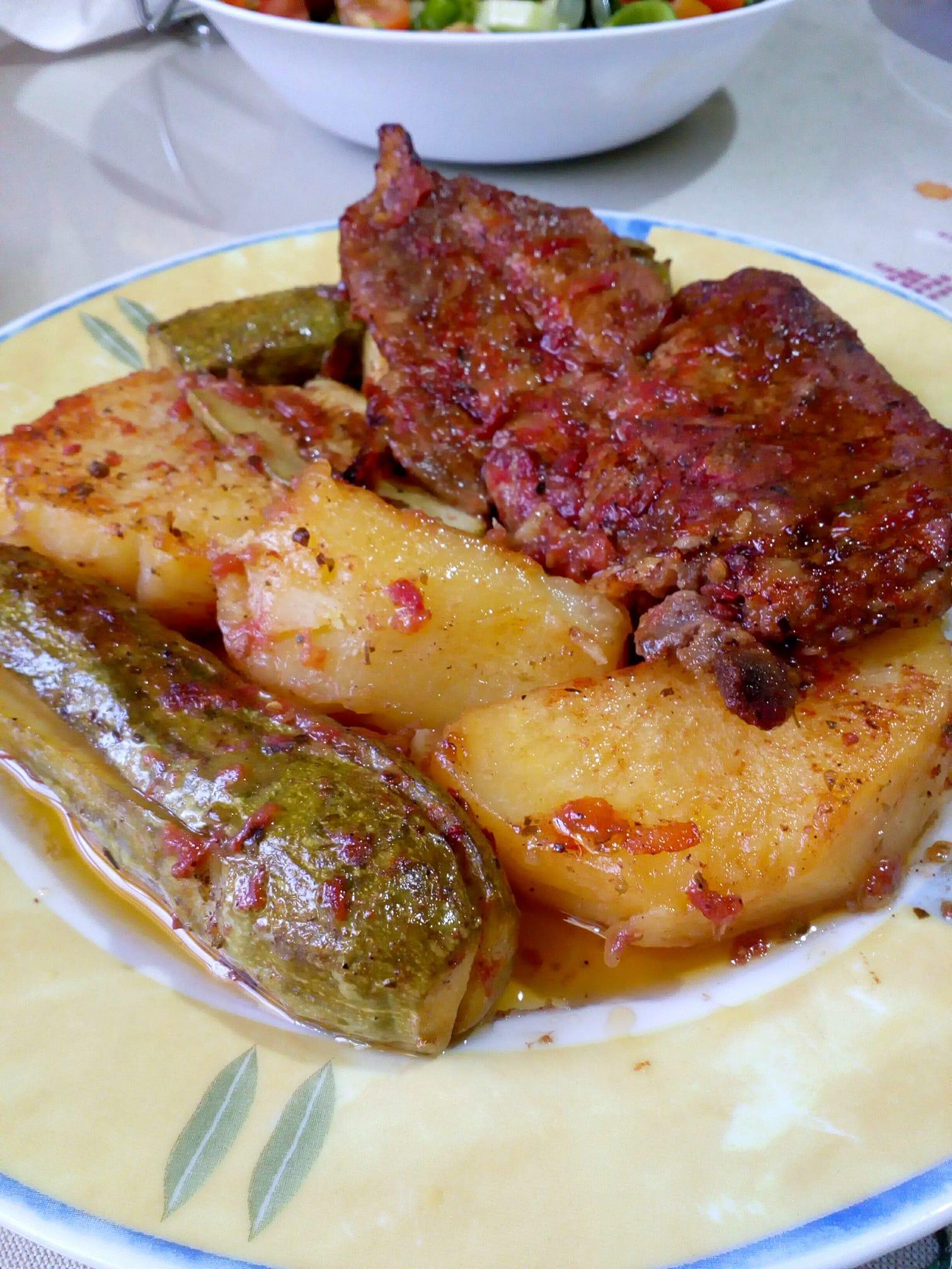 Μπριζόλες-με-κολοκυθάκια-στον-φούρνο