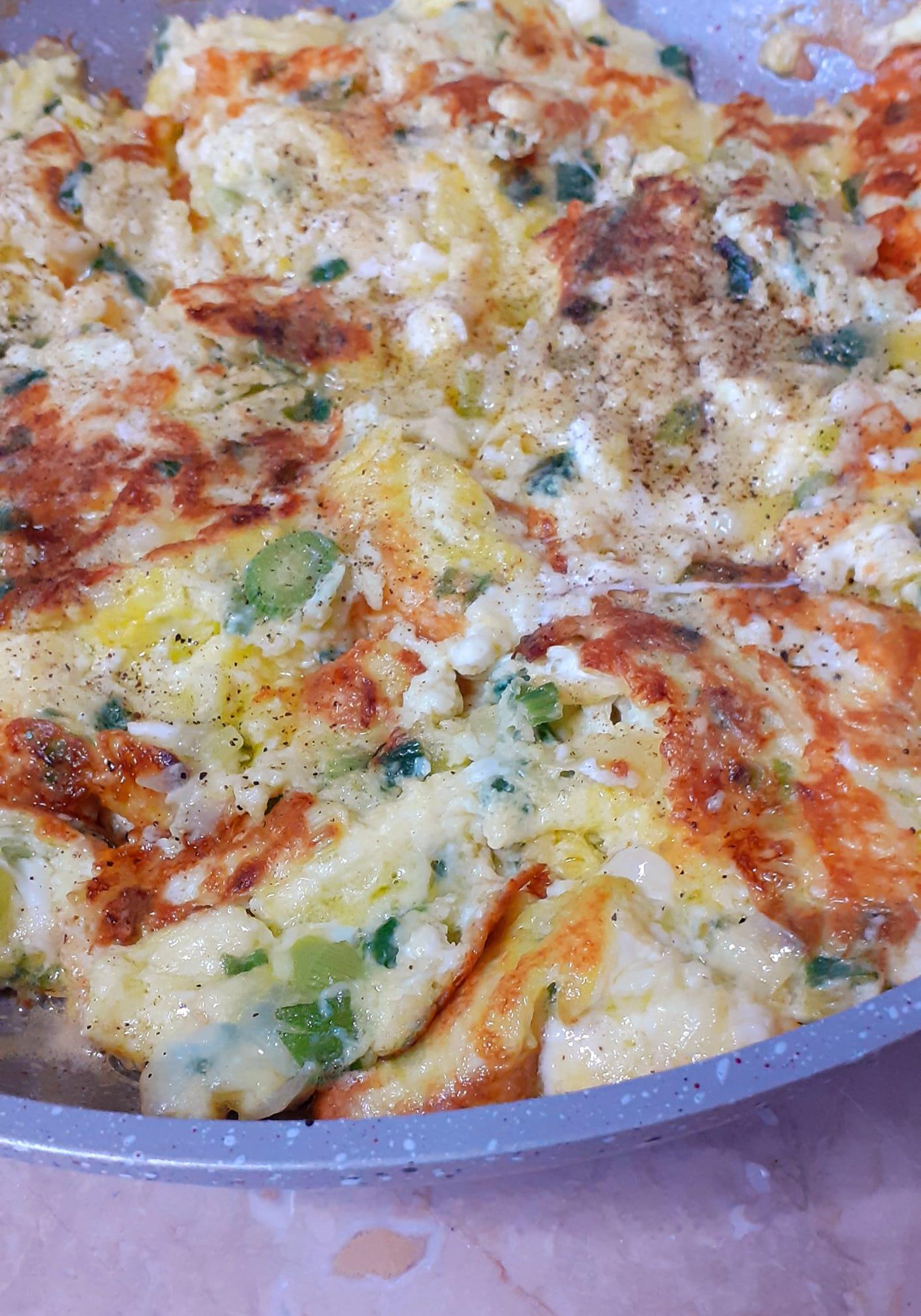 Ομελέτα- με -φρέσκα -κρεμμυδάκια-