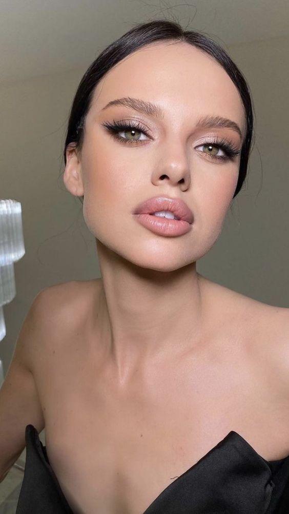 διάφανο-lip gloss-στα-χείλη-ιδέες-