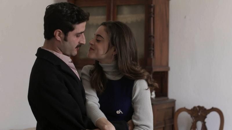 Άγριες-Μέλισσες-Μπάμπης-Κορίνα