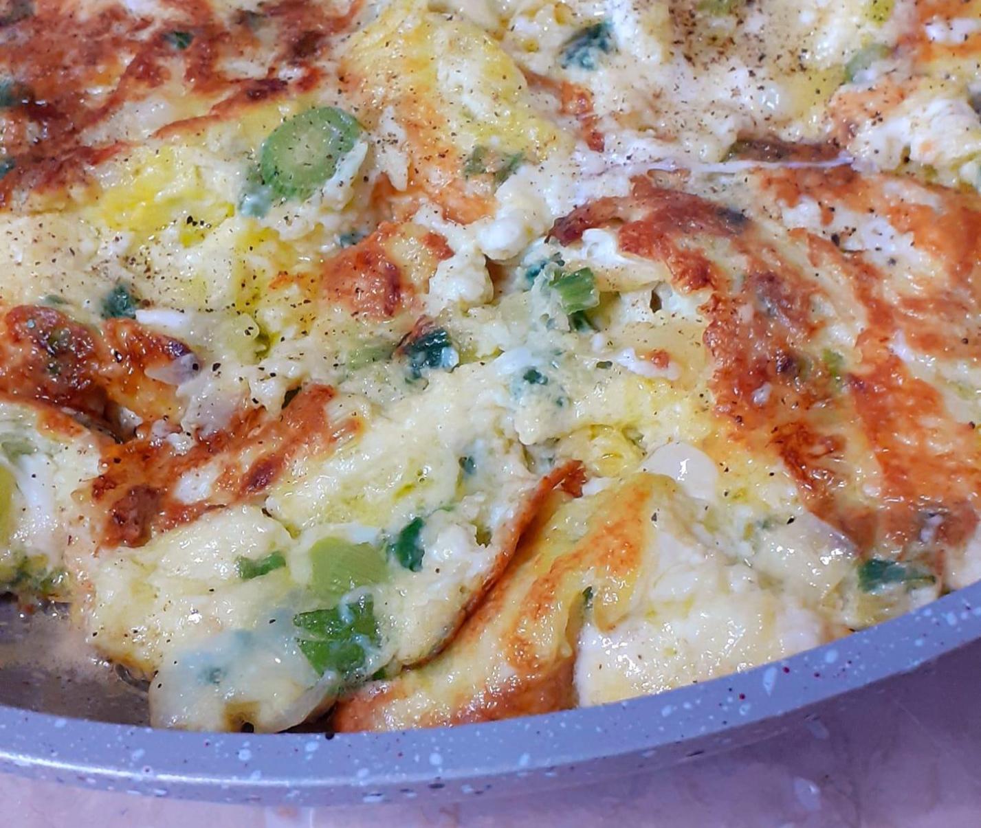 Ομελέτα με φρέσκα κρεμμυδάκια