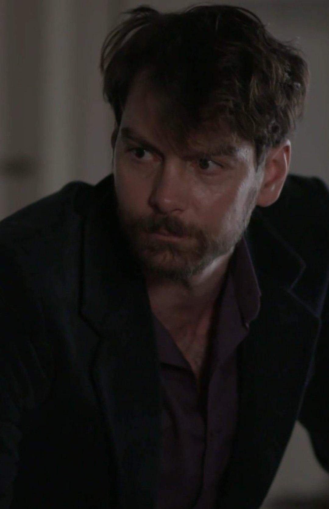 Άγριες Μέλισσες: O Κωνσταντής οδηγείται στο νοσοκομείο σε άσχημη κατάσταση