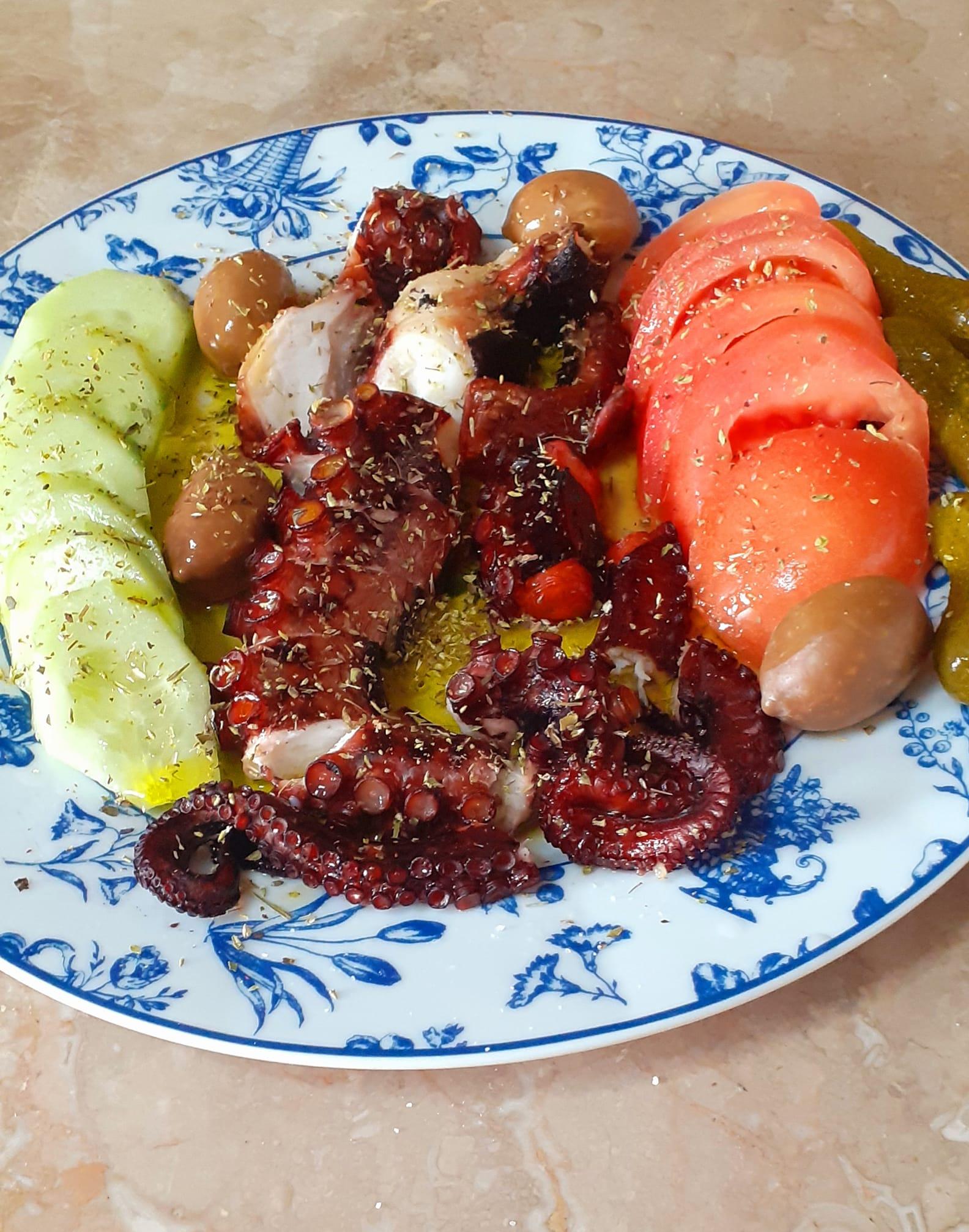 χταπόδι -σαν -να -είναι -στα- κάρβουνα- στον- φούρνο-