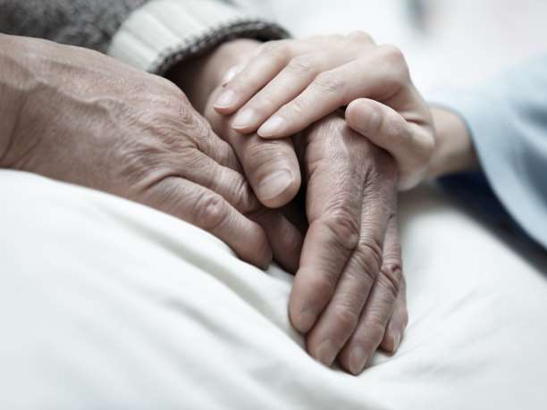 Δεν έχω πια μαμά: Το πένθος που απαιτεί και συγχώρεση