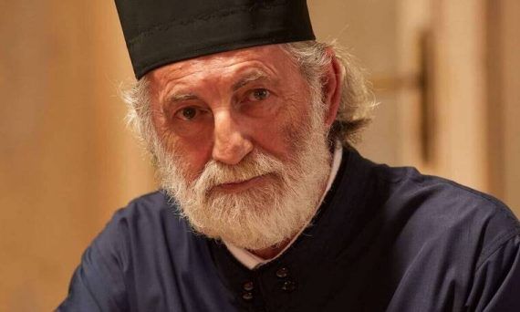 Σασμός: Ο Πάπας είναι ο σοφός του χωριού θέλουν να τους μονοιάσει όλους