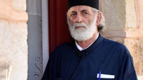 Σασμός: Ο Πάπας είναι ο σοφός του χωριού θέλουν να τους μονοιάσει όλους