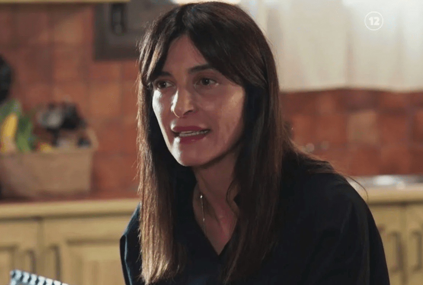 Η Γη της Ελιάς-Ιουλία- Η Γη της Ελιάς-Ιουλία-