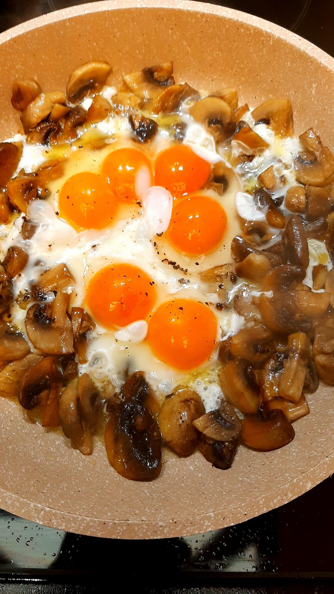 μανιτάρια-με-αυγά μάτια-συνταγή- μανιτάρια-με-αυγά μάτια-συνταγή-