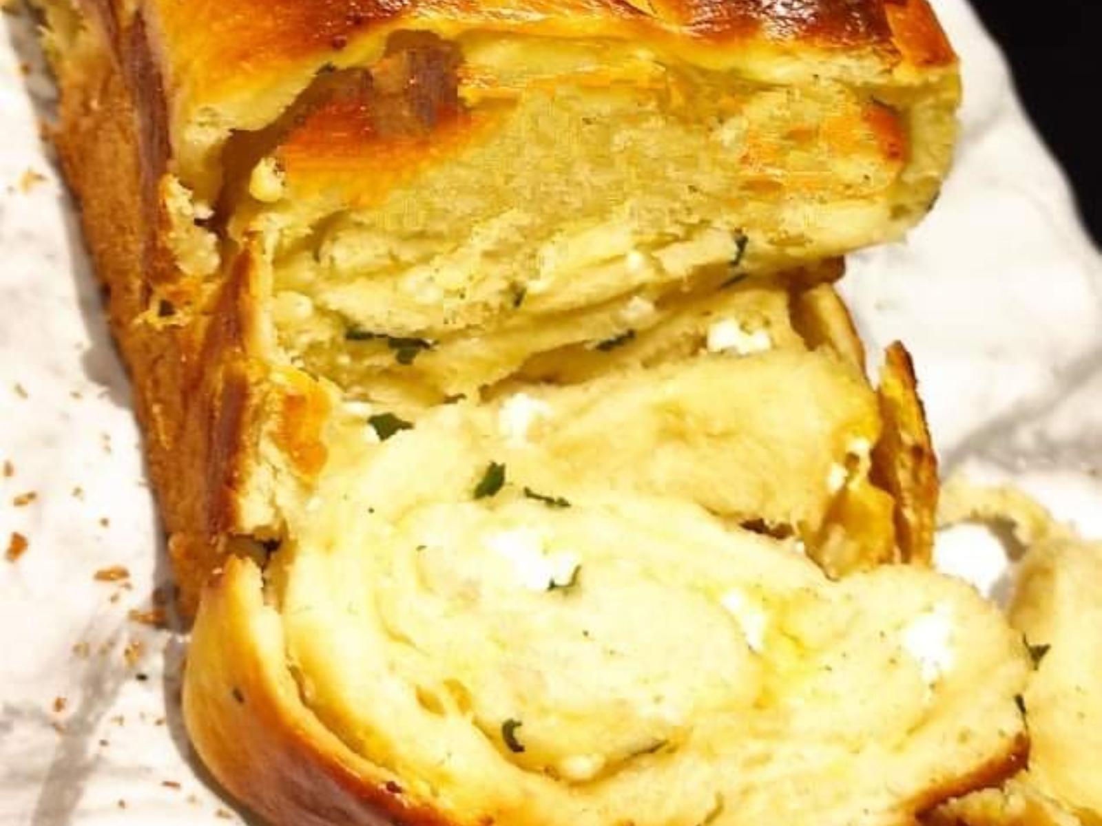 Αφράτο- σκορδοτυρόψωμο- σε - φόρμα-