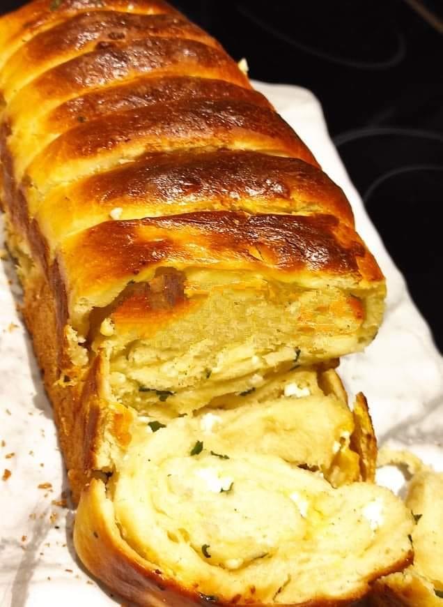 Αφράτο- σκορδοτυρόψωμο- σε - φόρμα-