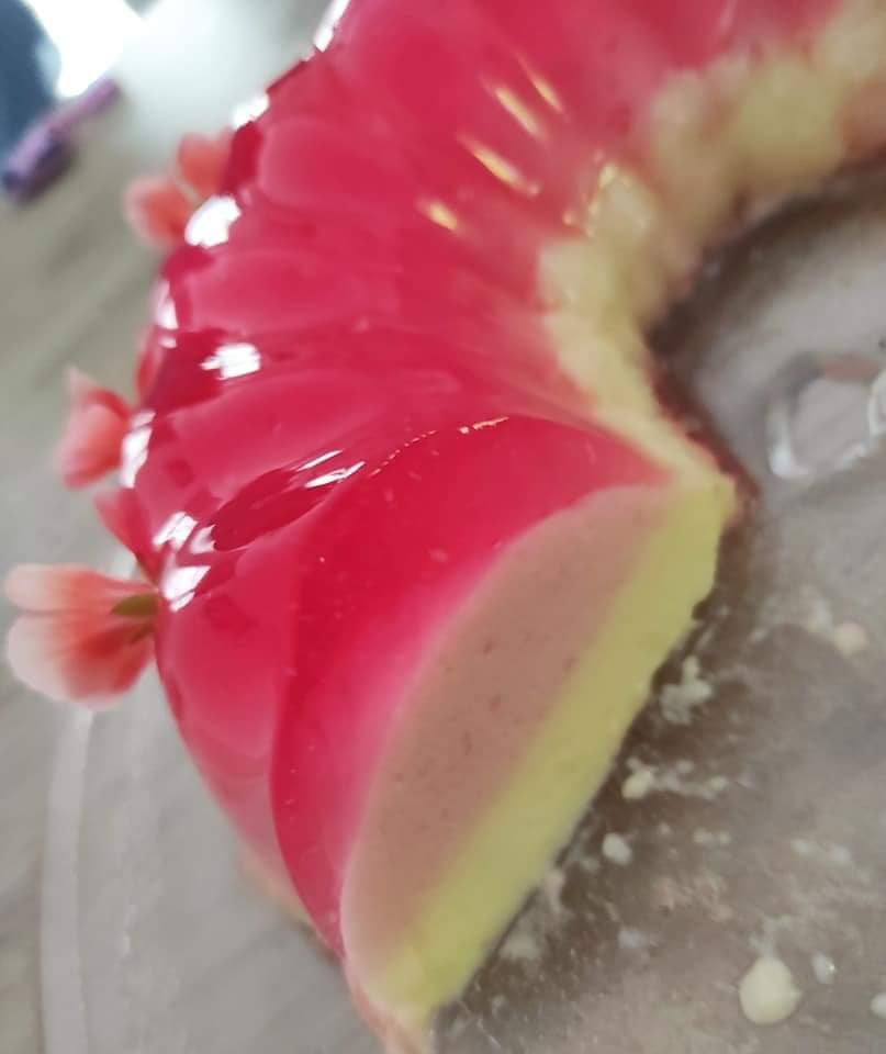 Γλυκό-ψυγείου-με ζελέ φράουλα-συνταγή-