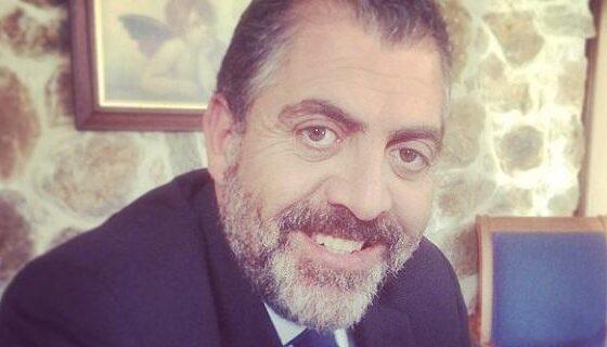 Η Γη της Ελιάς-Δημοσθένης- Η Γη της Ελιάς-Δημοσθένης-