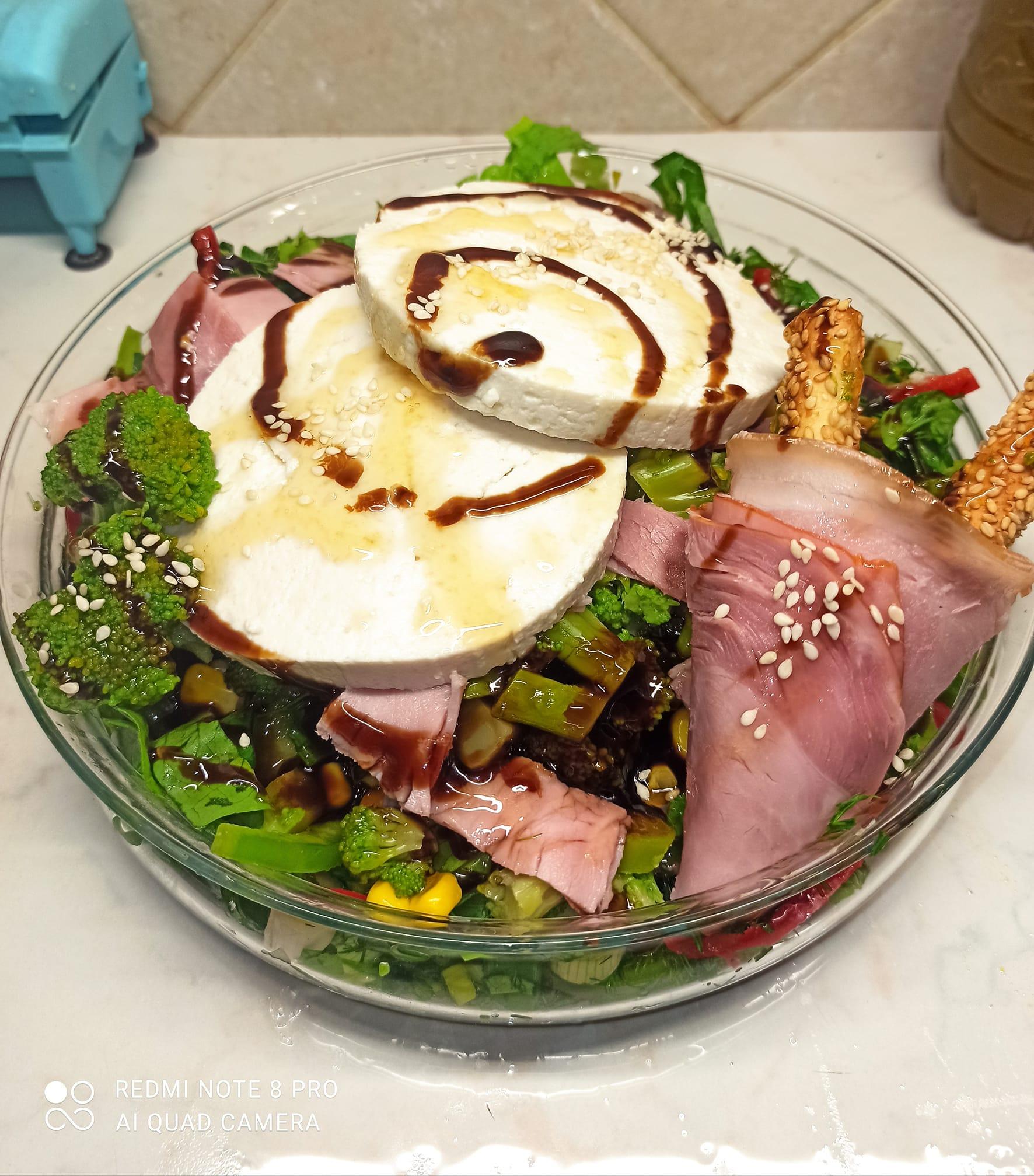 Πράσινη- Σαλάτα- με -ανθότυρο- Πράσινη- Σαλάτα- με -ανθότυρο-