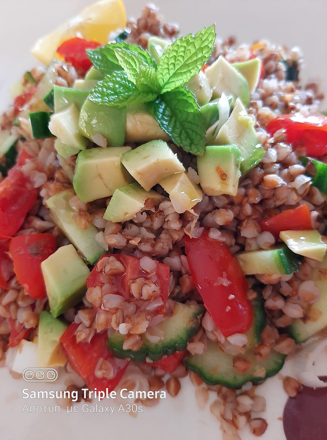 Σαλάτα -με -φαγόπυρο- και- αβοκάντο- Σαλάτα -με -φαγόπυρο- και- αβοκάντο-