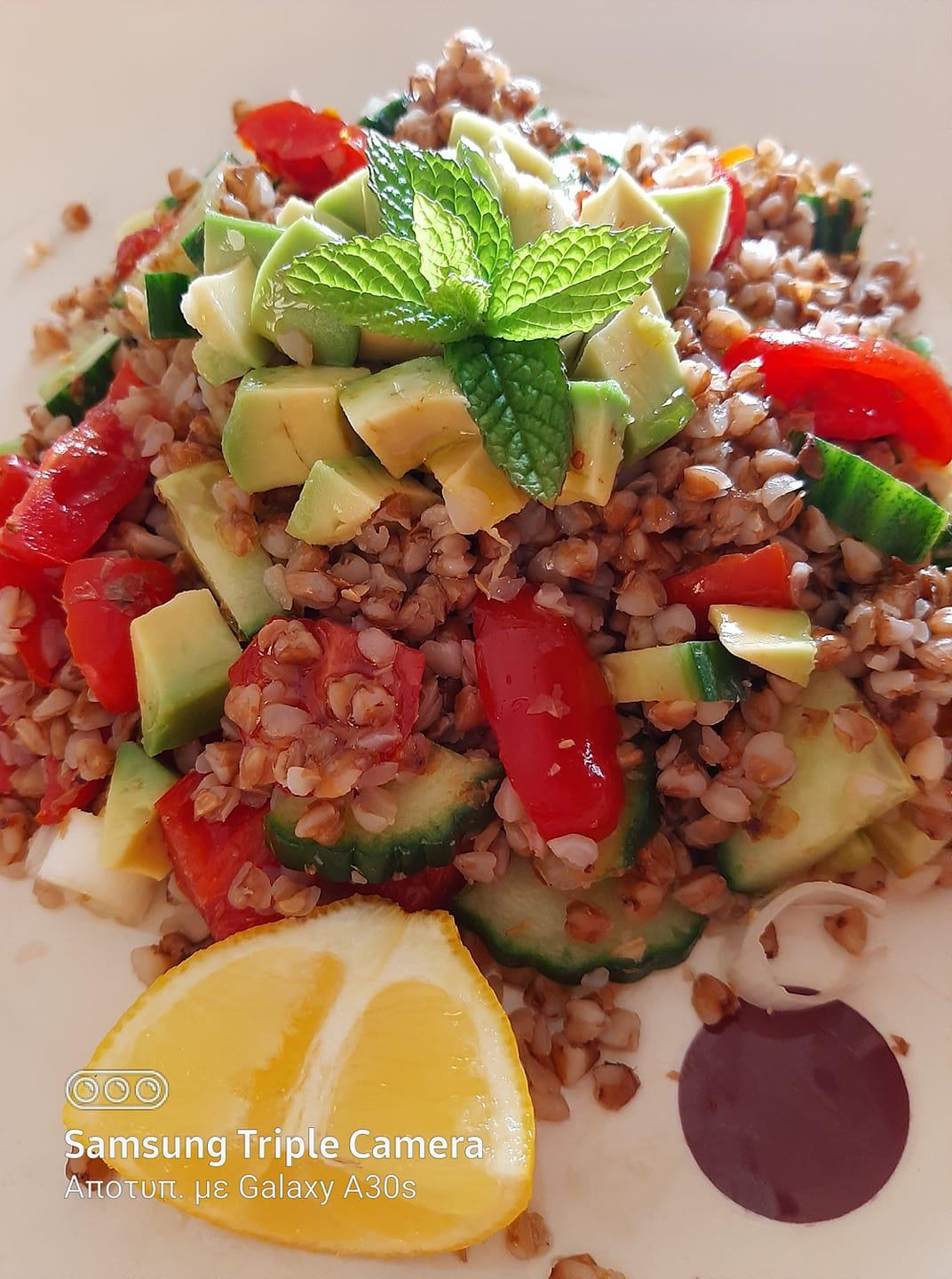 Σαλάτα -με -φαγόπυρο- και- αβοκάντο- Σαλάτα -με -φαγόπυρο- και- αβοκάντο-