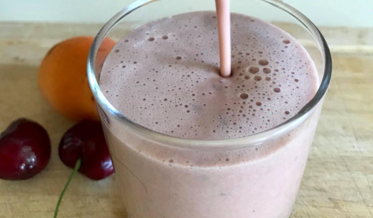 Κρύο-ρόφημα-με-κεράσι-και-βερίκοκο Κρύο-ρόφημα-με-κεράσι-και-βερίκοκο